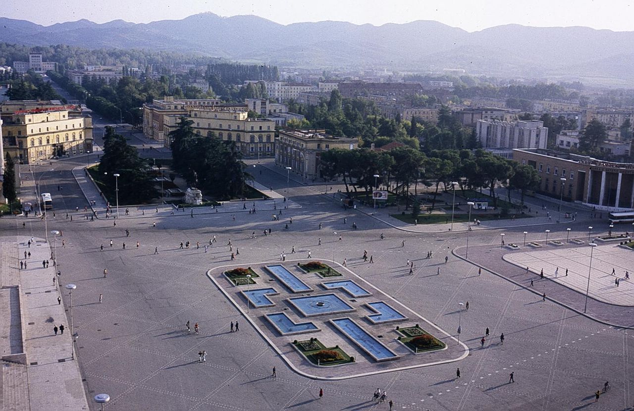 1280px-Tirana_Square_1988