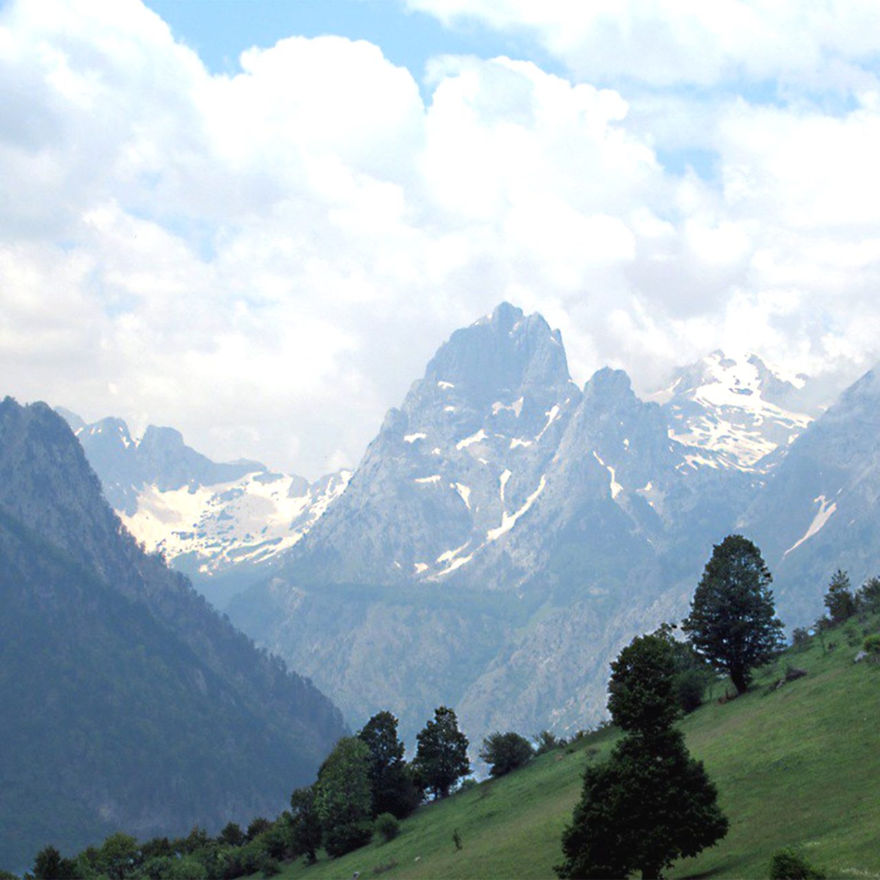 https://tourist-tours-albania.com/wp-content/uploads/2020/09/Albanian-Alps-featured-photo-1280x1280.jpg