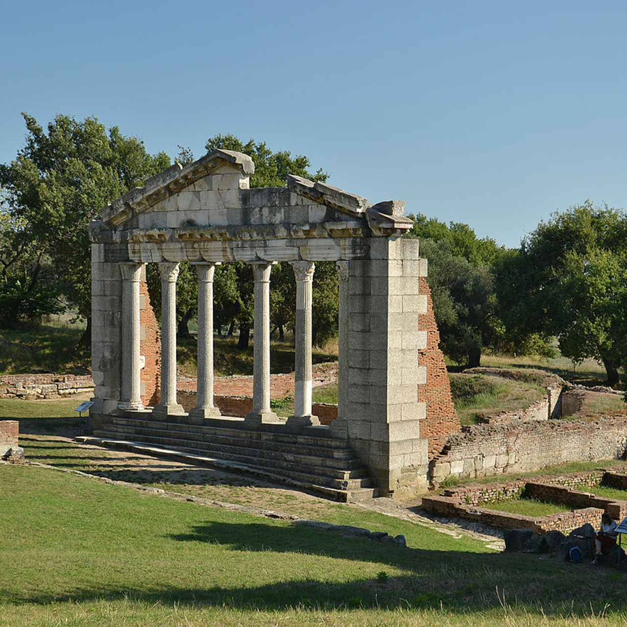 https://tourist-tours-albania.com/wp-content/uploads/2020/09/Apollonia_Albania_by_Pudelek_-_Monument_of_Agonothetes-featured-photo-1280x1280.png