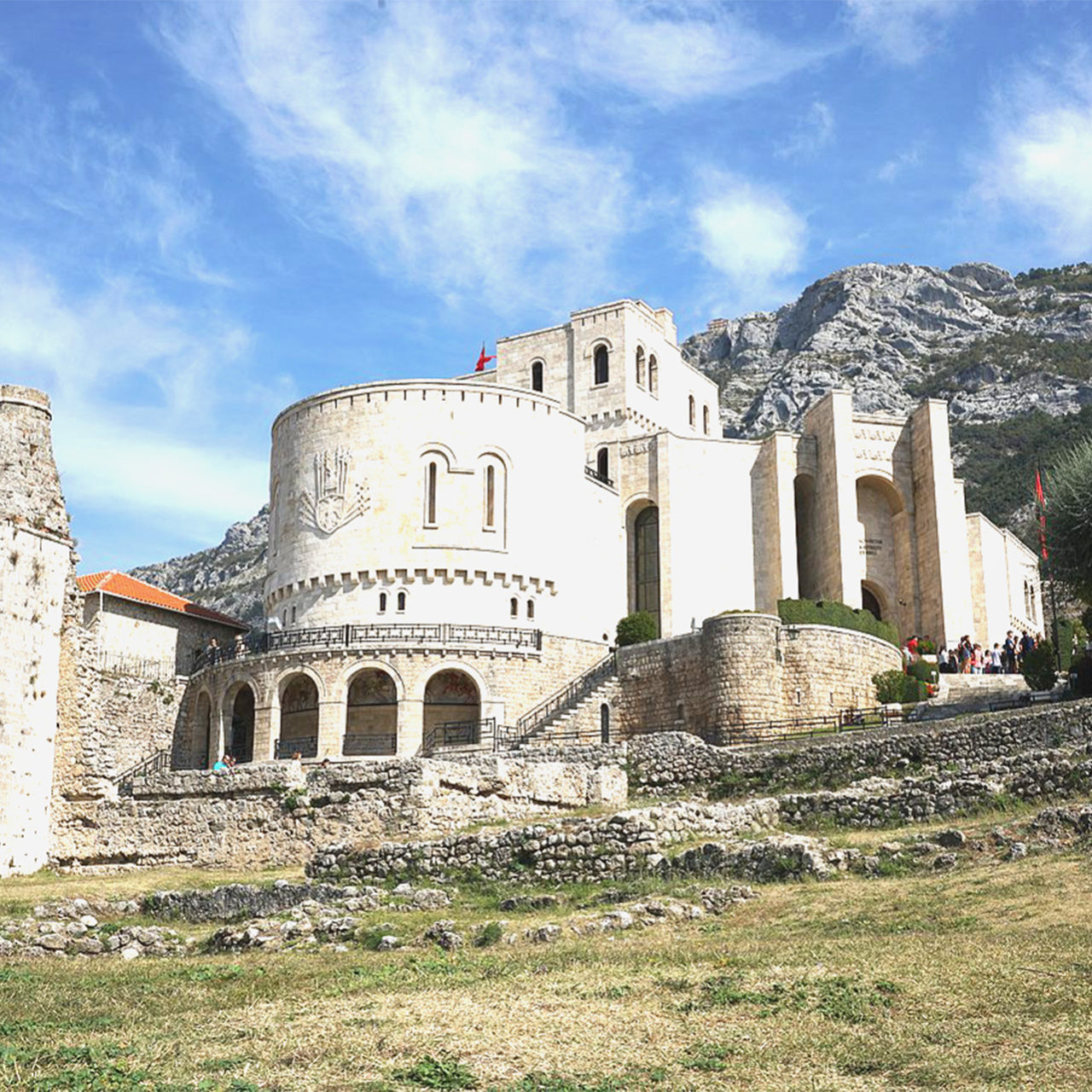 https://tourist-tours-albania.com/wp-content/uploads/2020/09/Skanderbeg_Muesum_in_Kruja_2018-1280x1280.jpg